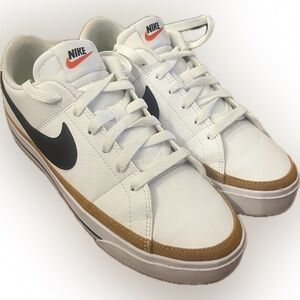 Nike White and Gold Women's Sneakers
Stroke size 8